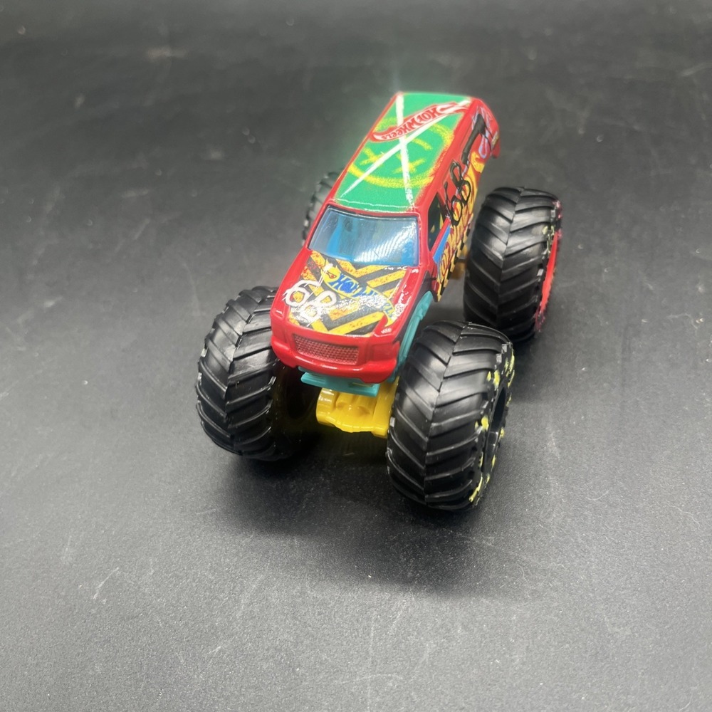Hot Wheels Demo Derby Graffiti Monster Truck 1:64 - Picture 7 of 10